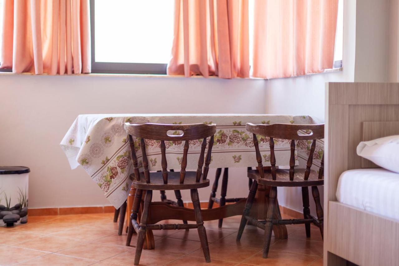 Toni Retzo Rooms Himara Kültér fotó