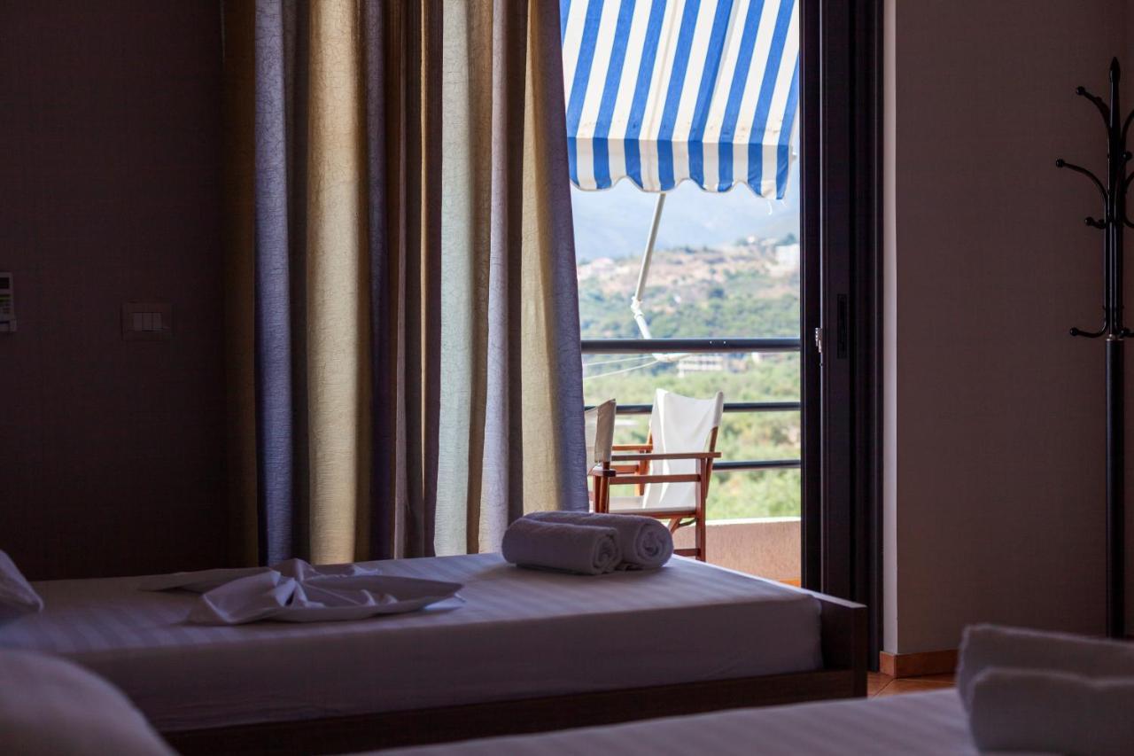 Toni Retzo Rooms Himara Kültér fotó